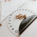 Dětský kulatý koberec abeceda_5