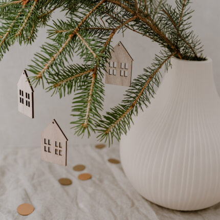 Dřevěná závěsná dekorace domeček set 8 ks přírodní