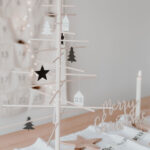 Dřevěná závěsná dekorace hvězdička set 8 ks bílá