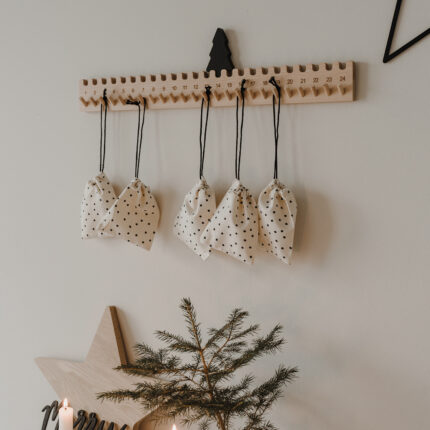 Dřevěný adventní kalendář na zeď_2