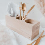 Dřevěný stojan na příbory srdce