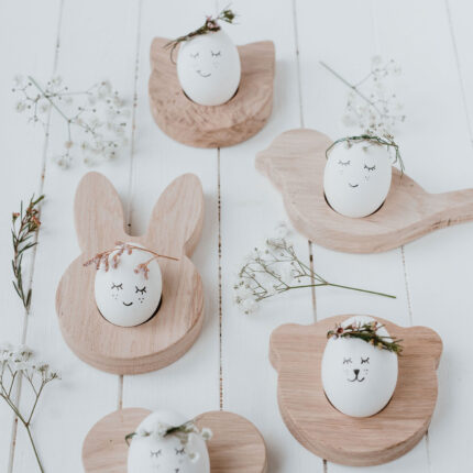 Dřevěný tácek na vajíčko zajíček