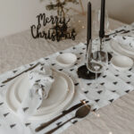 Lněný běhoun na stůl stromečky 140 x 40 cm_2