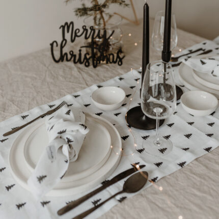 Lněný běhoun na stůl stromečky 140 x 40 cm_2